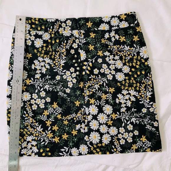 Daisy Embroidered Mini Skirt - Picture 6 of 10